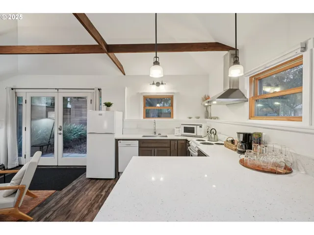 $649,990 | 3286 Northeast Holman Street, Portland, OR 97211