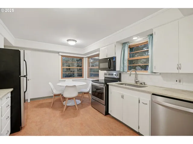 $649,990 | 3286 Northeast Holman Street, Portland, OR 97211