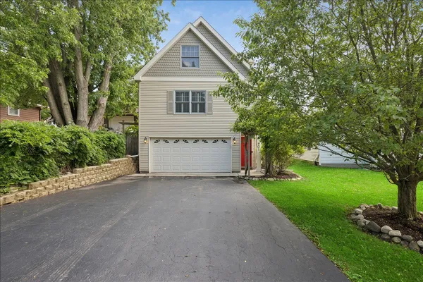 $345,000 | 901 Peter Street, McHenry, IL 60051