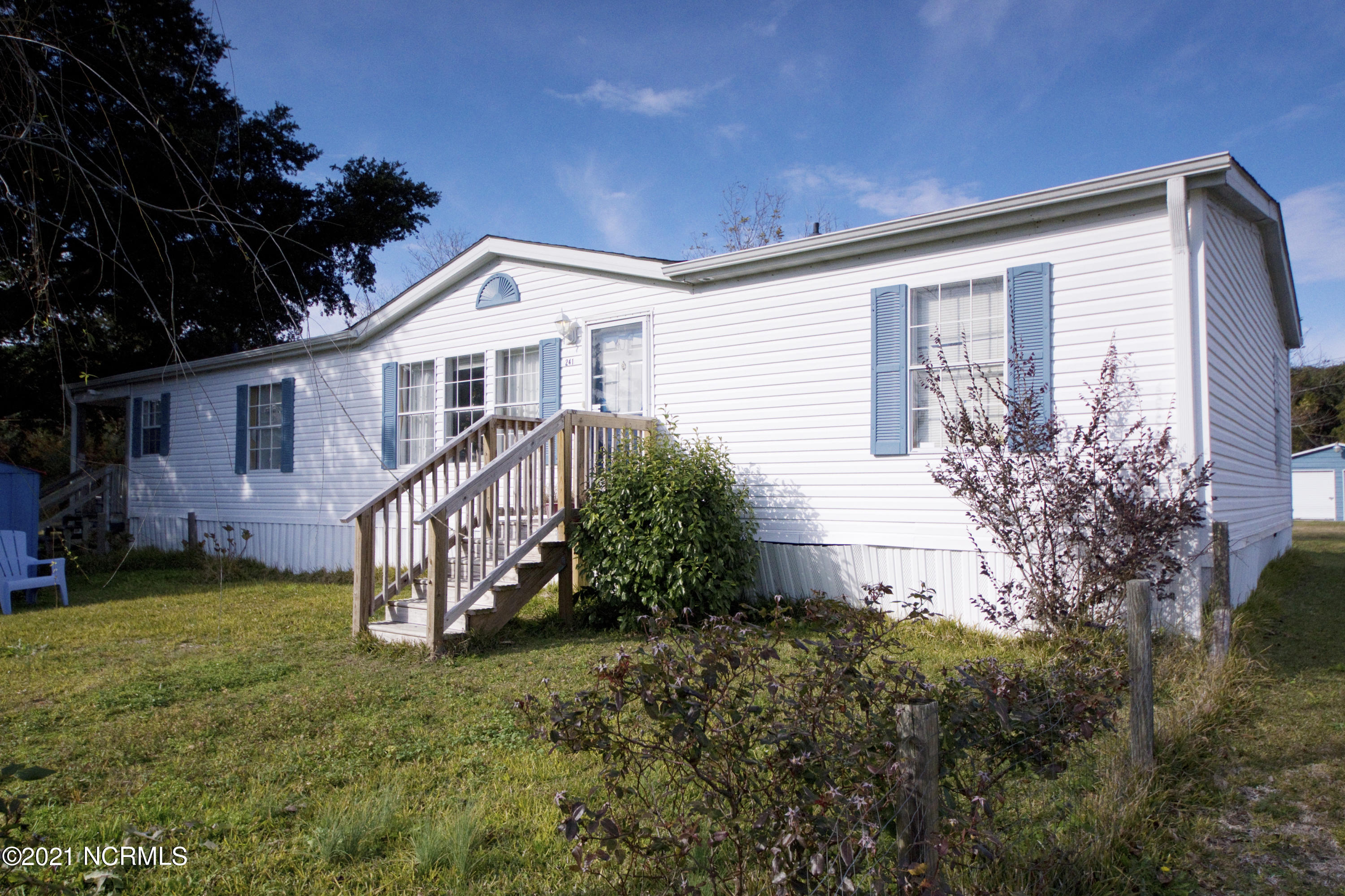 241 Shore Road Newport, NC 28570 - Photo 3 of 36 DSC05325