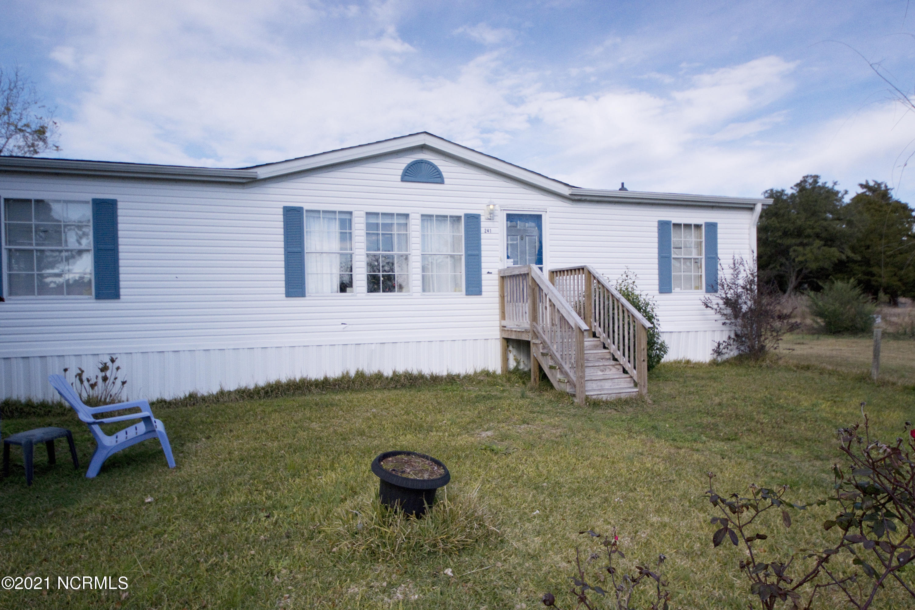 241 Shore Road Newport, NC 28570 - Photo 4 of 36 DSC05314