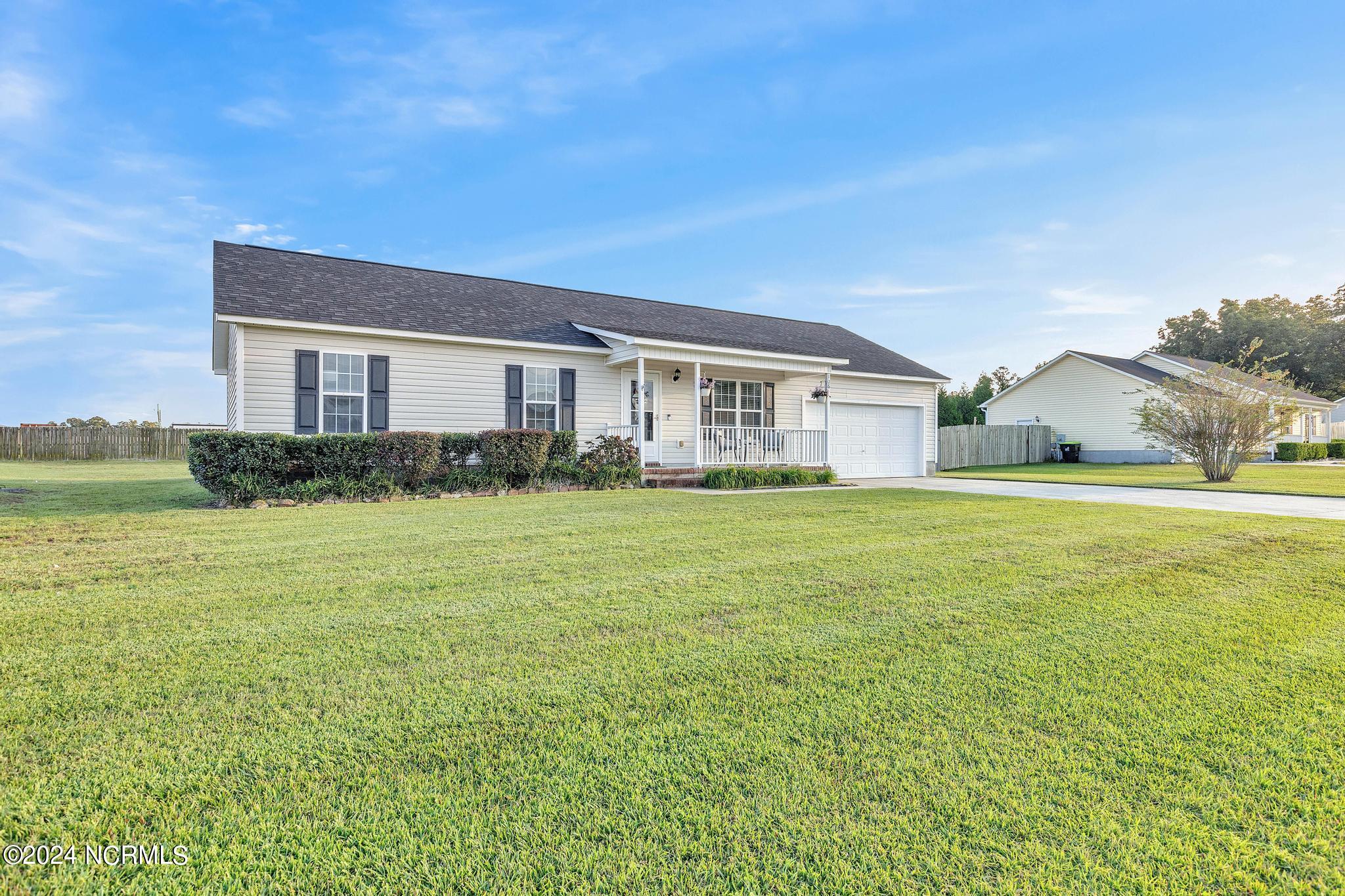106 Clint Mills Road Maysville, NC 28555 - Photo 2 of 25 IMG_0400
