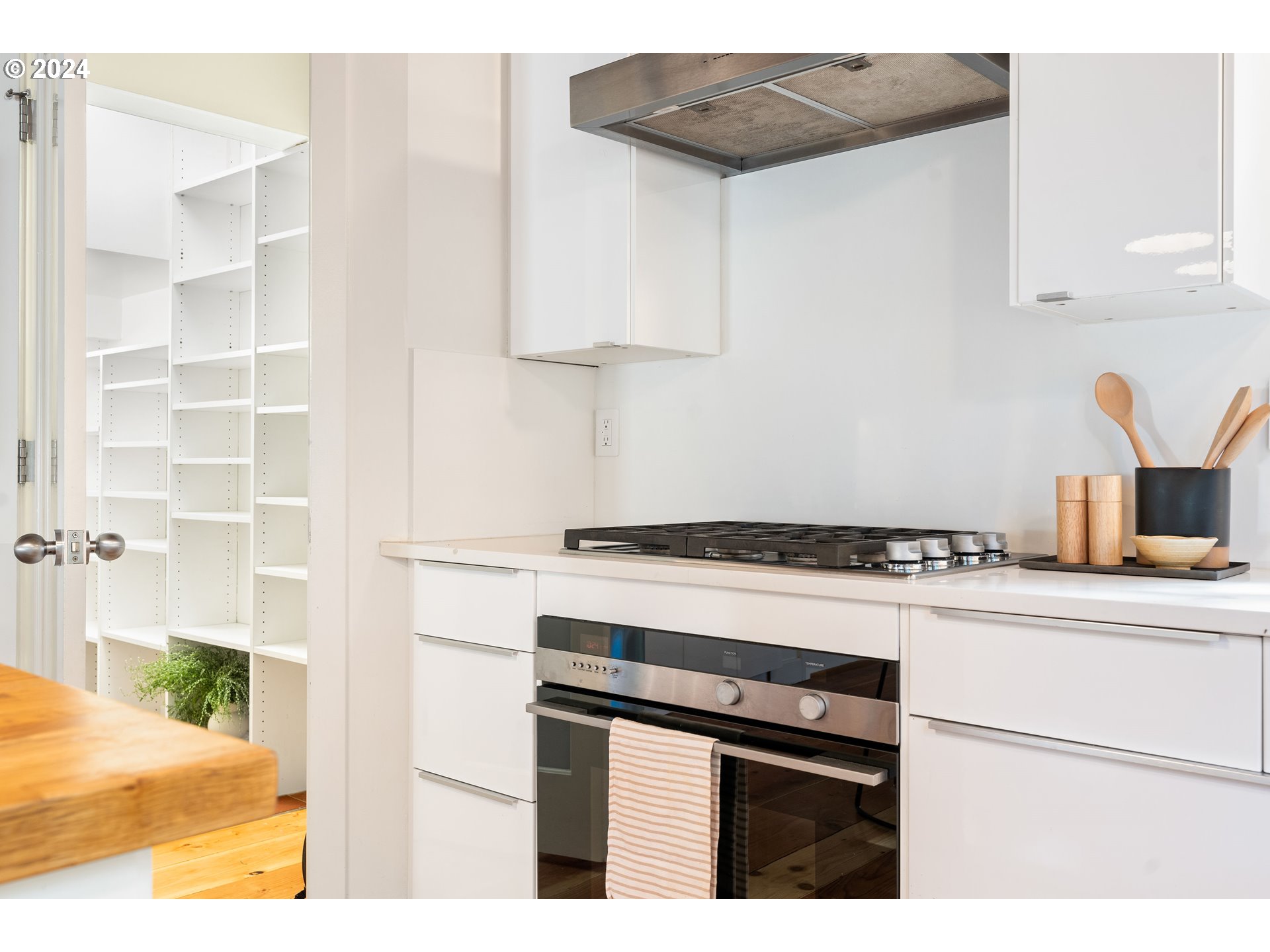 3818 Southwest Spring Garden Street Portland, OR 97219 - Photo 11 of 47 Gallery Image 11