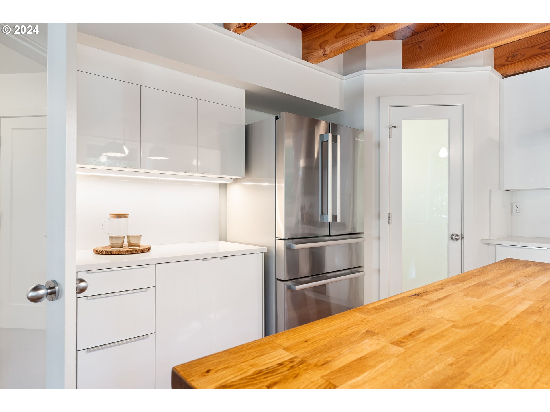3818 Southwest Spring Garden Street Portland, OR 97219 - Photo 12 of 47 Gallery Image 12