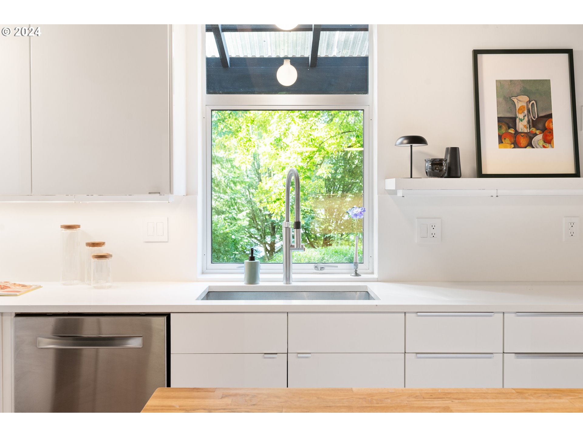 3818 Southwest Spring Garden Street Portland, OR 97219 - Photo 9 of 47 Gallery Image 9