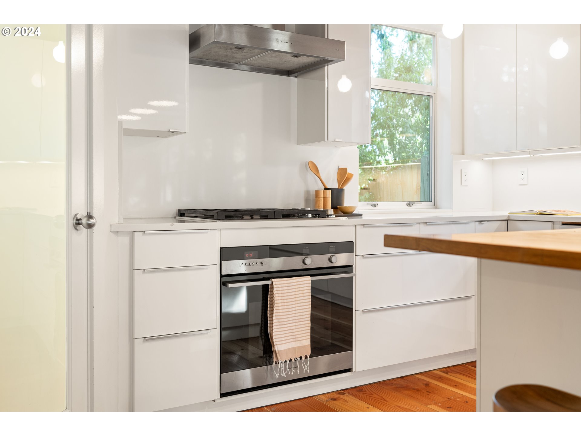 3818 Southwest Spring Garden Street Portland, OR 97219 - Photo 10 of 47 Gallery Image 10