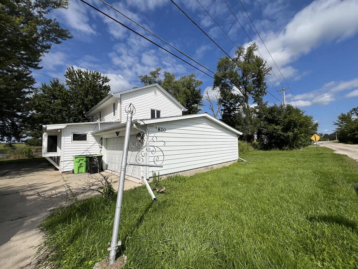 7820 Fox River Road Waterford, WI 53185 - Photo 1 of 1 FrontView