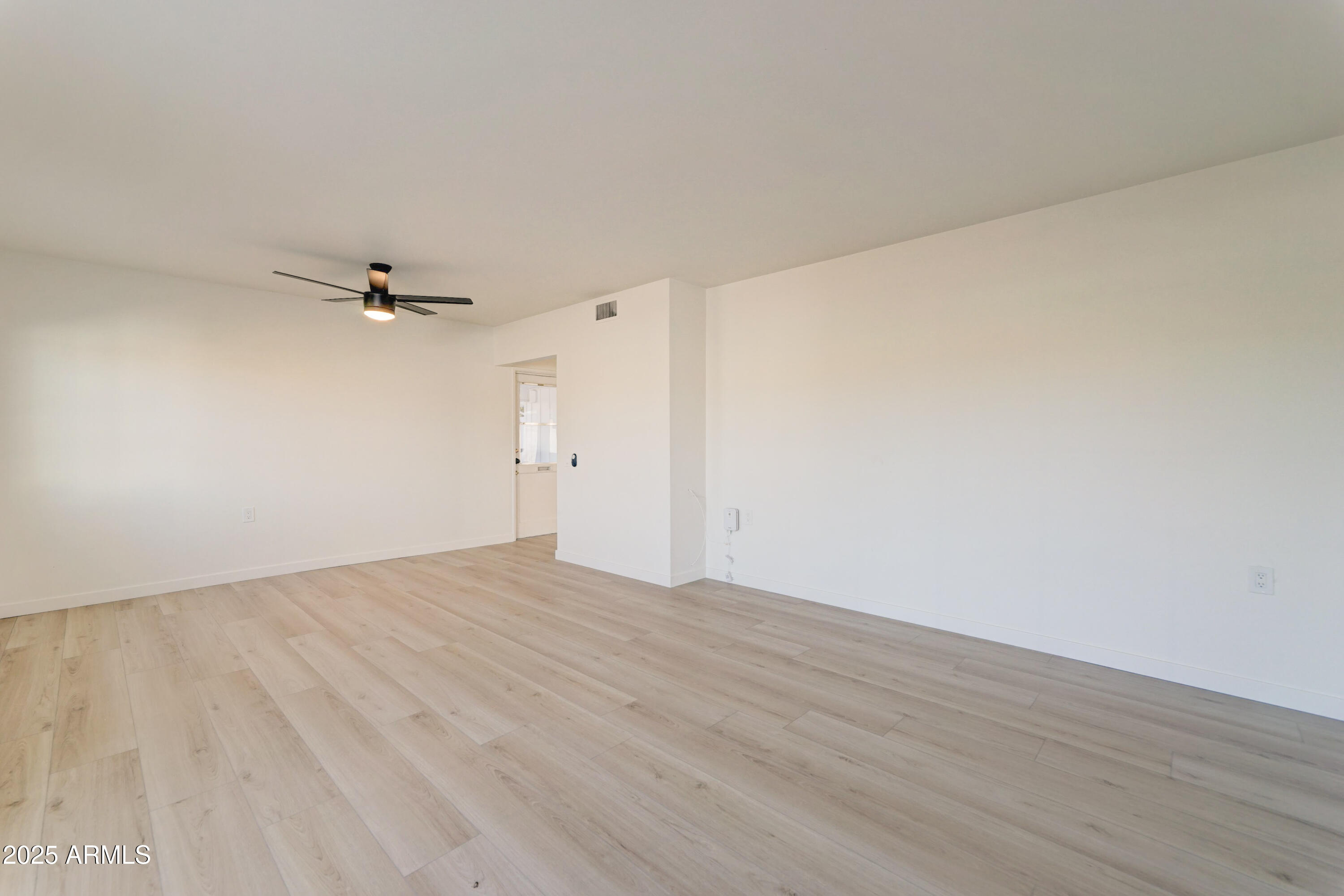 2039 West Northview Avenue Phoenix, AZ 85021 - Photo 4 of 30 a view of an empty room