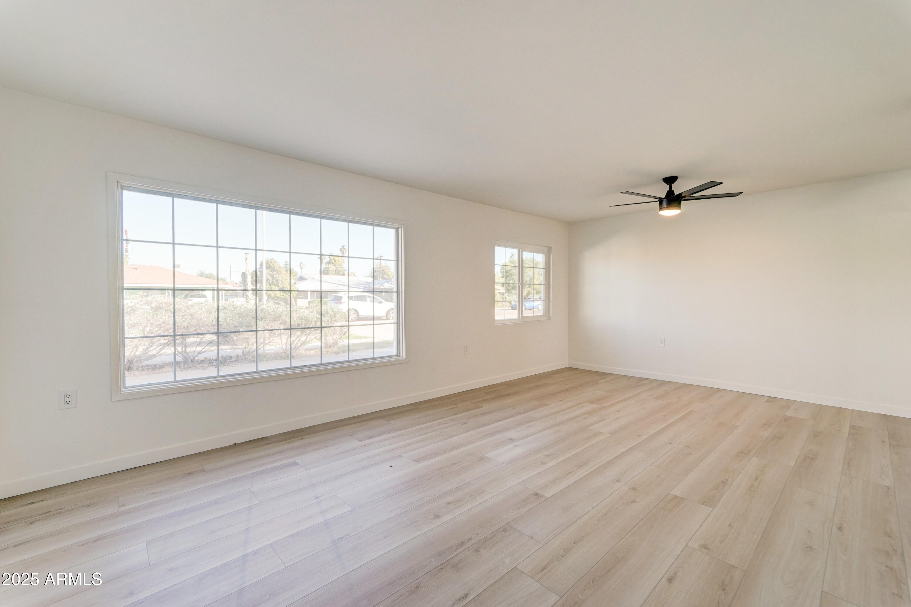 2039 West Northview Avenue Phoenix, AZ 85021 - Photo 7 of 30 an empty room with a window