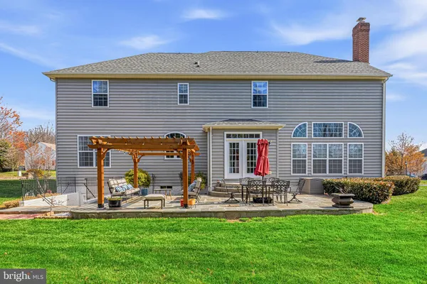 a front view of house with yard