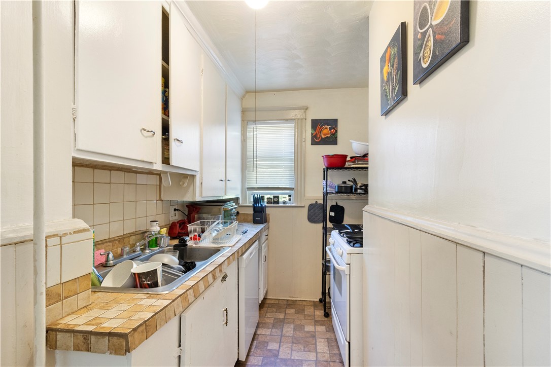 301 Ward Street Woonsocket, RI 02895 - Photo 7 of 34