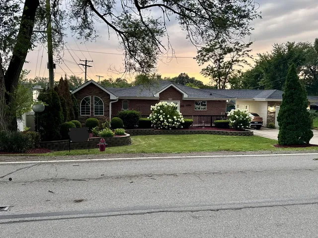 $319,999 | 310 Mills Road, Joliet, IL 60433