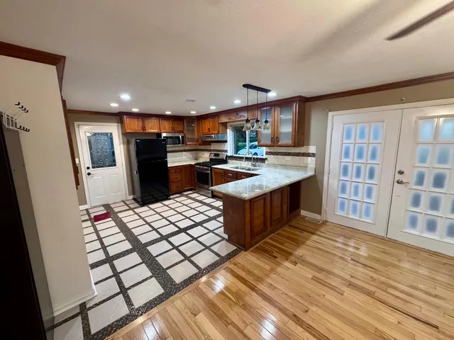 $319,999 | 310 Mills Road, Joliet, IL 60433