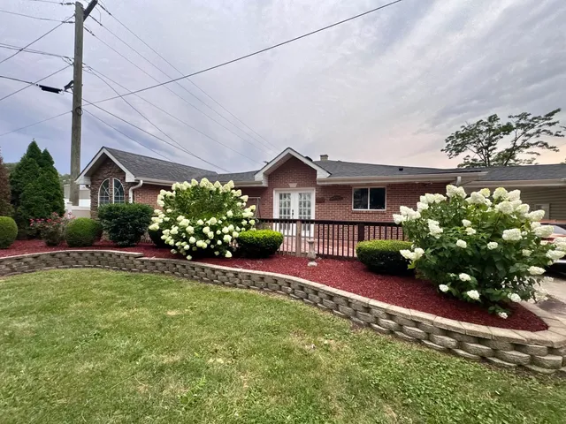 $319,999 | 310 Mills Road, Joliet, IL 60433