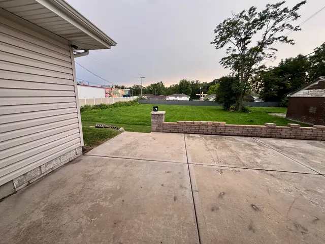 $319,999 | 310 Mills Road, Joliet, IL 60433