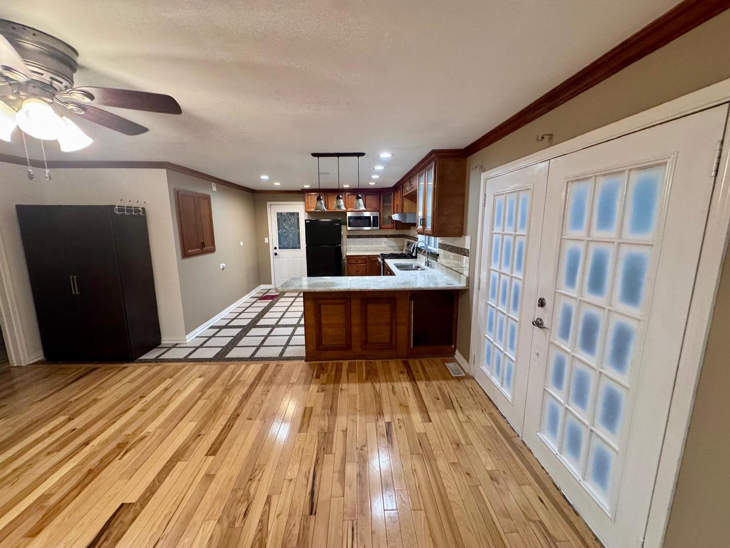 310 Mills Road Joliet, IL 60433 - Photo 9 of 63 Gallery Image 9