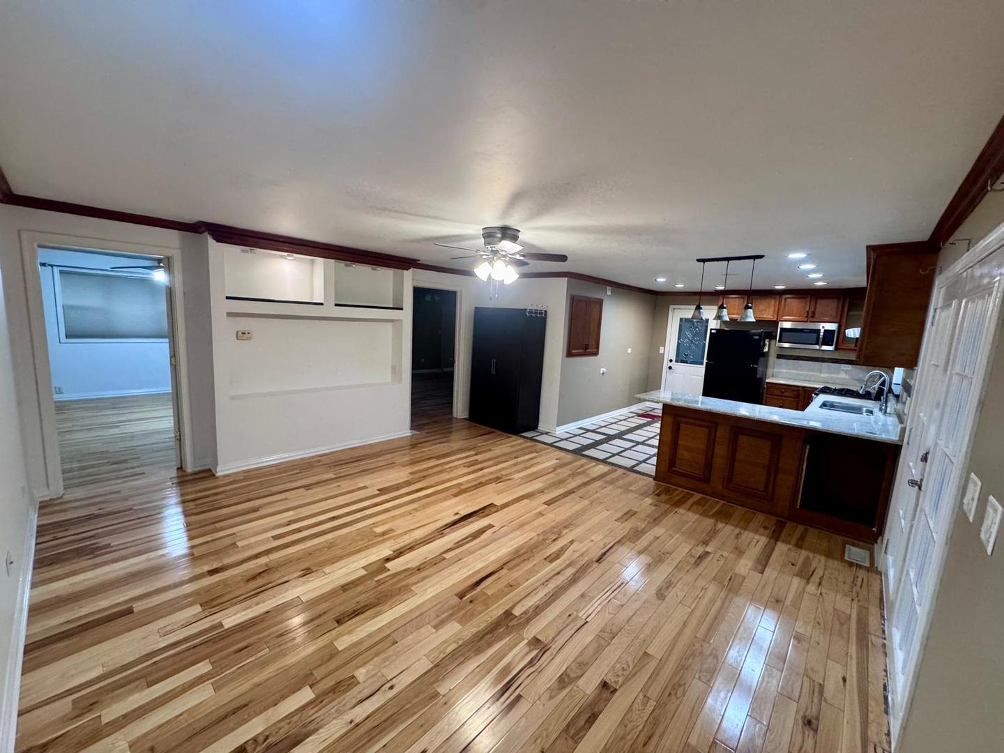 310 Mills Road Joliet, IL 60433 - Photo 10 of 63 Gallery Image 10