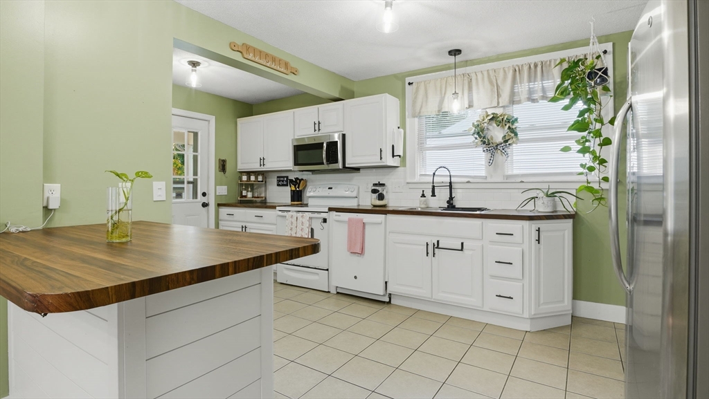 87 Lakevilla Avenue Springfield, MA 01109 - Photo 16 of 39