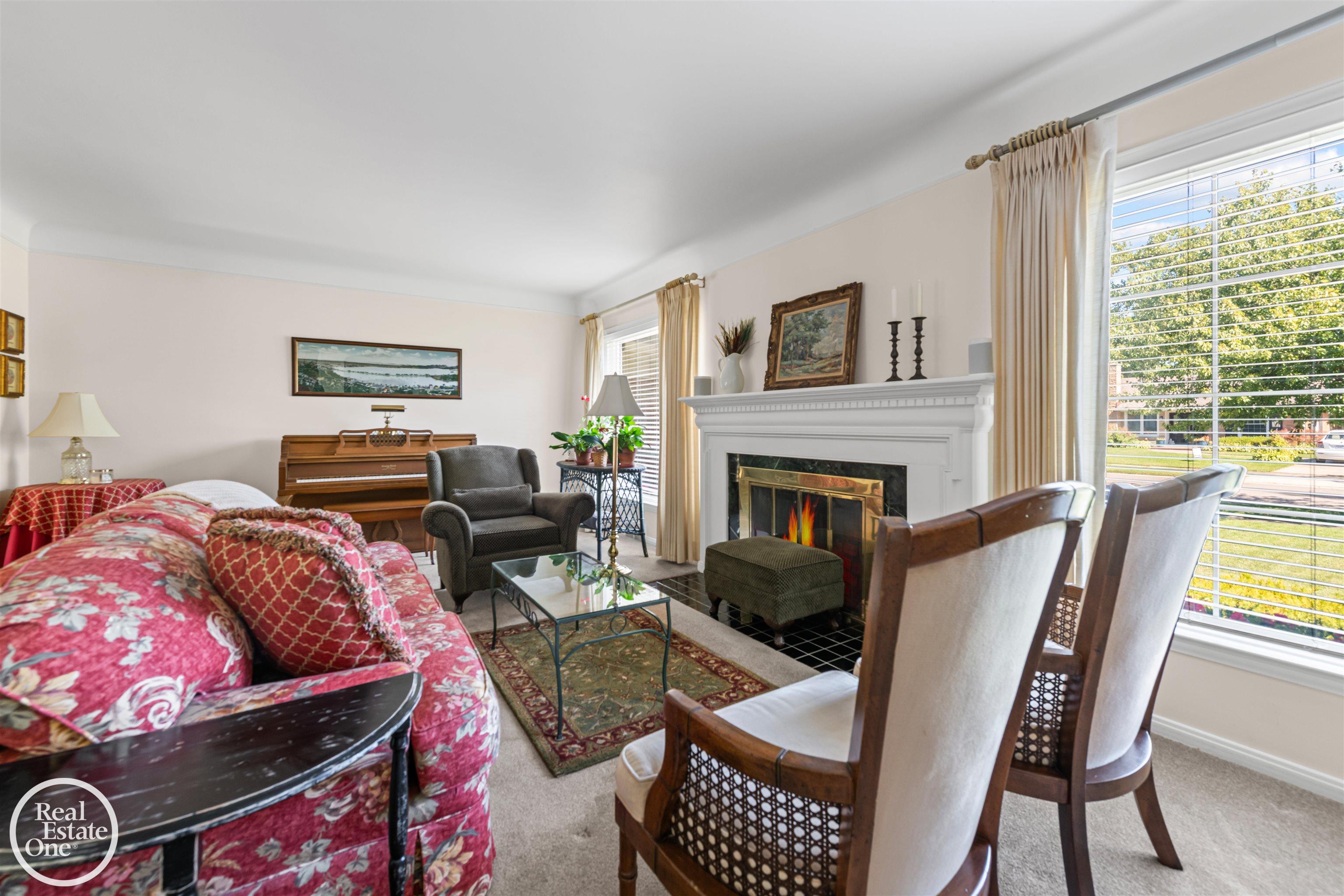 1151 South Renaud Road Grosse Pointe, MI 48236 - Photo 4 of 39 50187085-5304daba-f7df-4ef6-bb49-551d848ed727.JPG