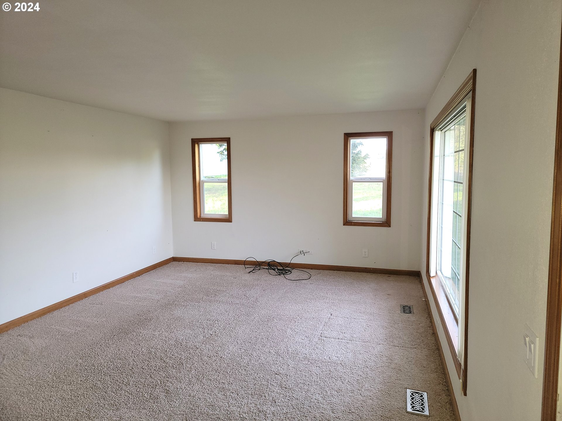 56431 Turley Road Warren, OR 97053 - Photo 9 of 47 Living Room