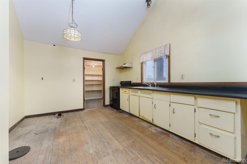 7420 Robb Road Fowlerville, MI 48836 - Photo 10 of 32