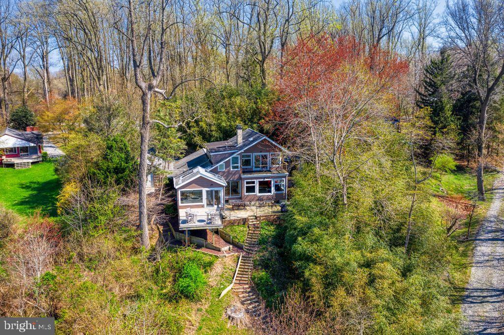 Site & steps to community area