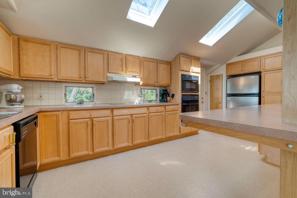 29 Center Road Earleville, MD 21919 - Photo 13 of 41 Spacious kitchen
