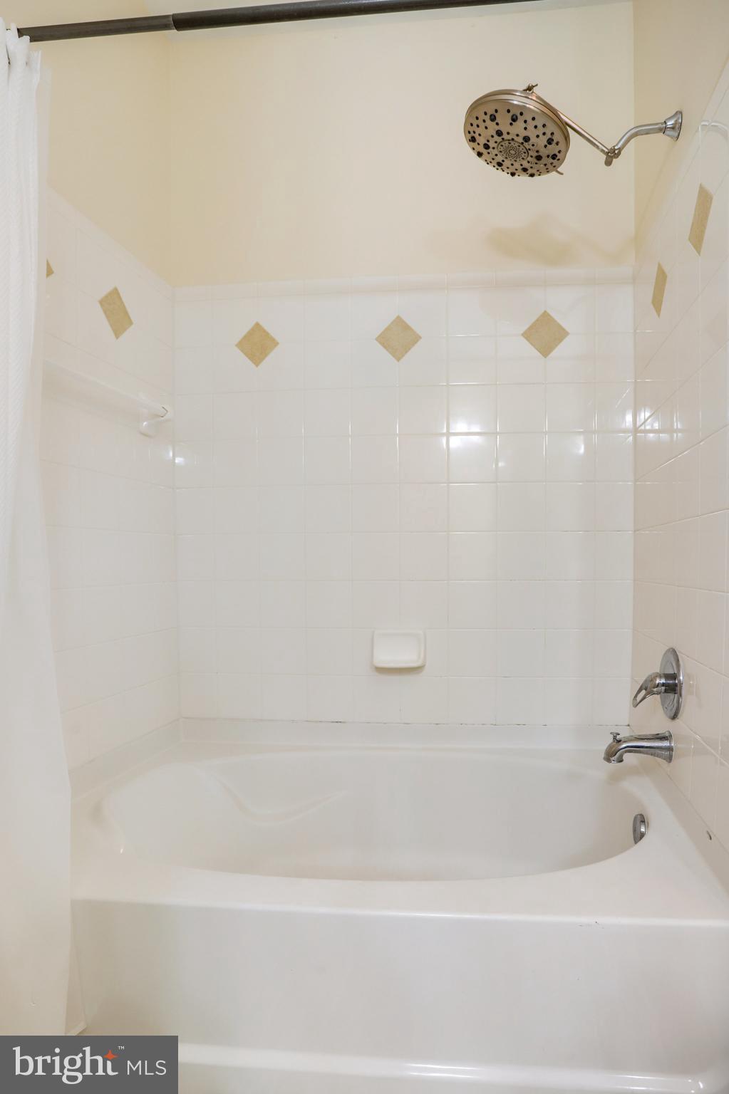 8 Granite Place, Unit 362 Gaithersburg, MD 20878 - Photo 15 of 42 Bathroom