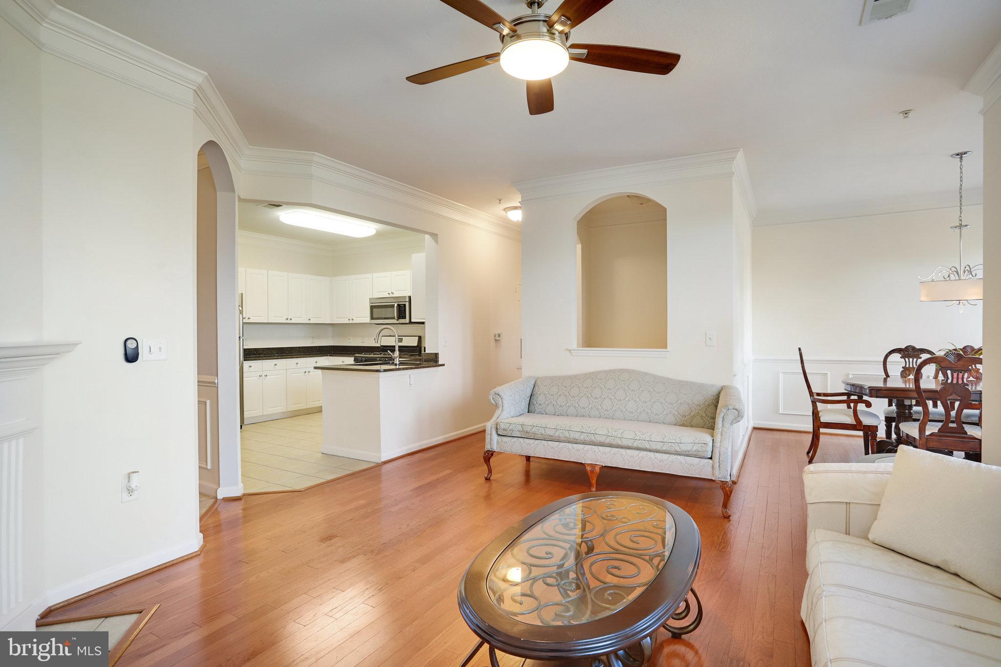 8 Granite Place, Unit 362 Gaithersburg, MD 20878 - Photo 20 of 42 Living Room