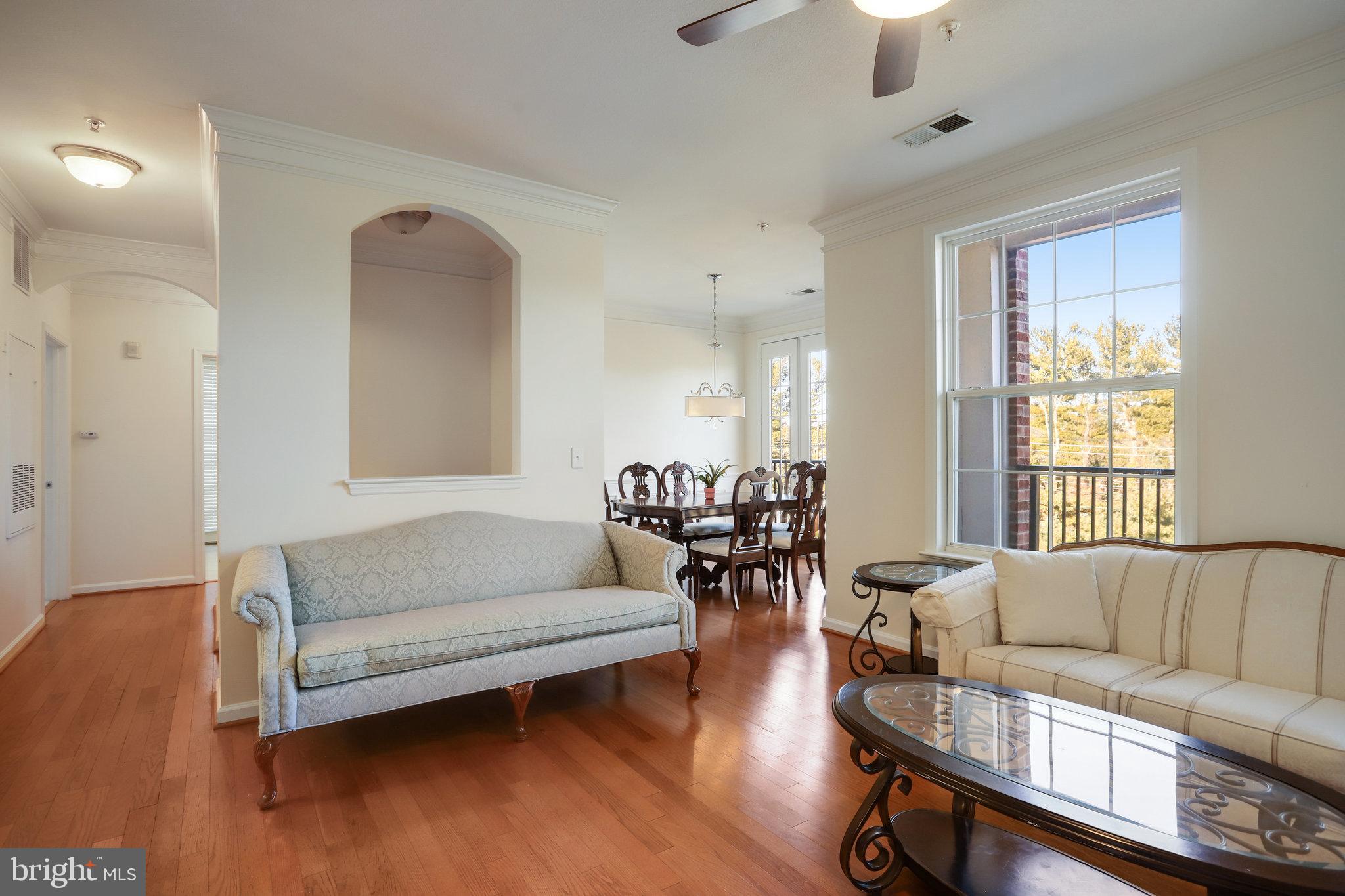 8 Granite Place, Unit 362 Gaithersburg, MD 20878 - Photo 21 of 42 Living Room