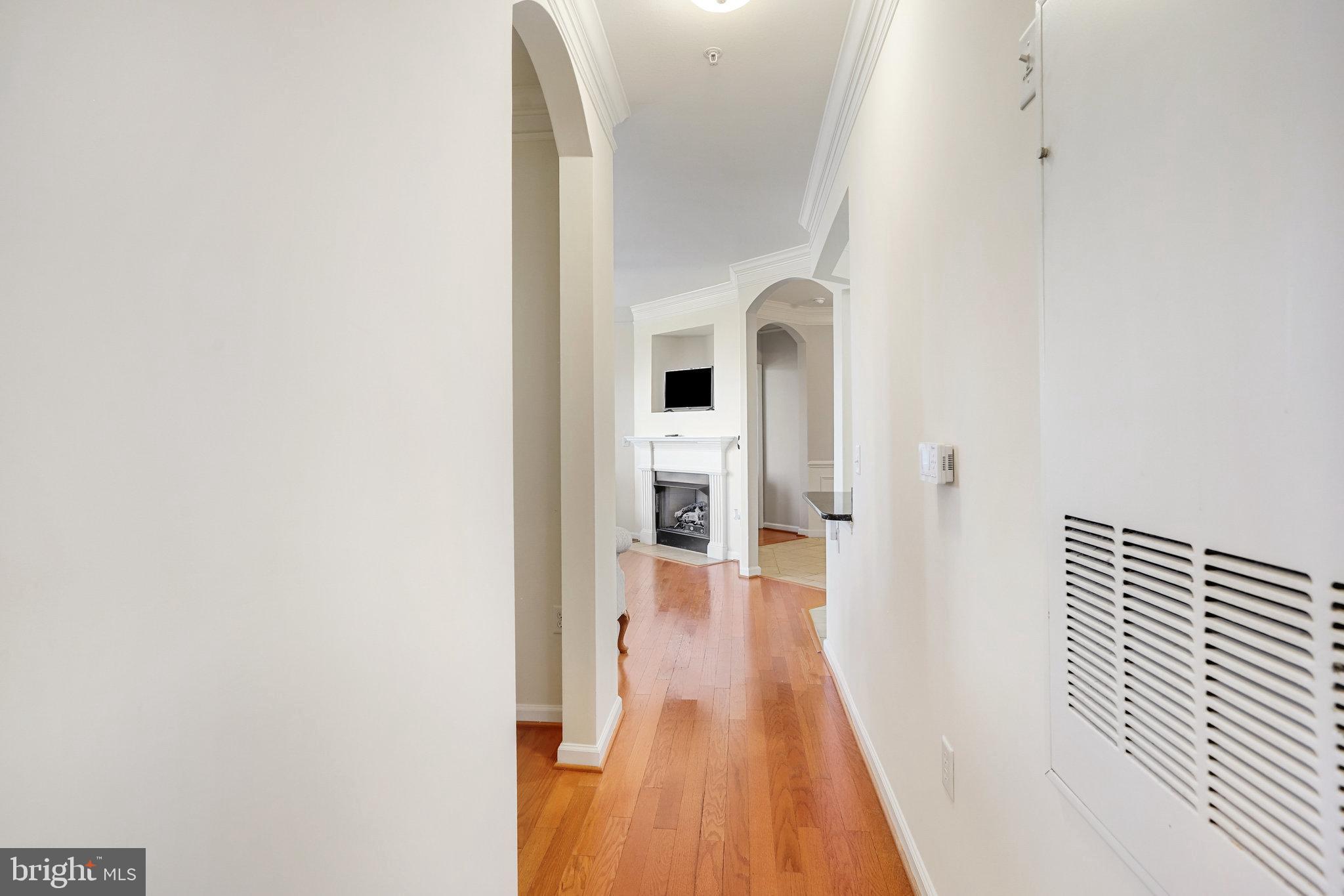 8 Granite Place, Unit 362 Gaithersburg, MD 20878 - Photo 33 of 42 Hallway