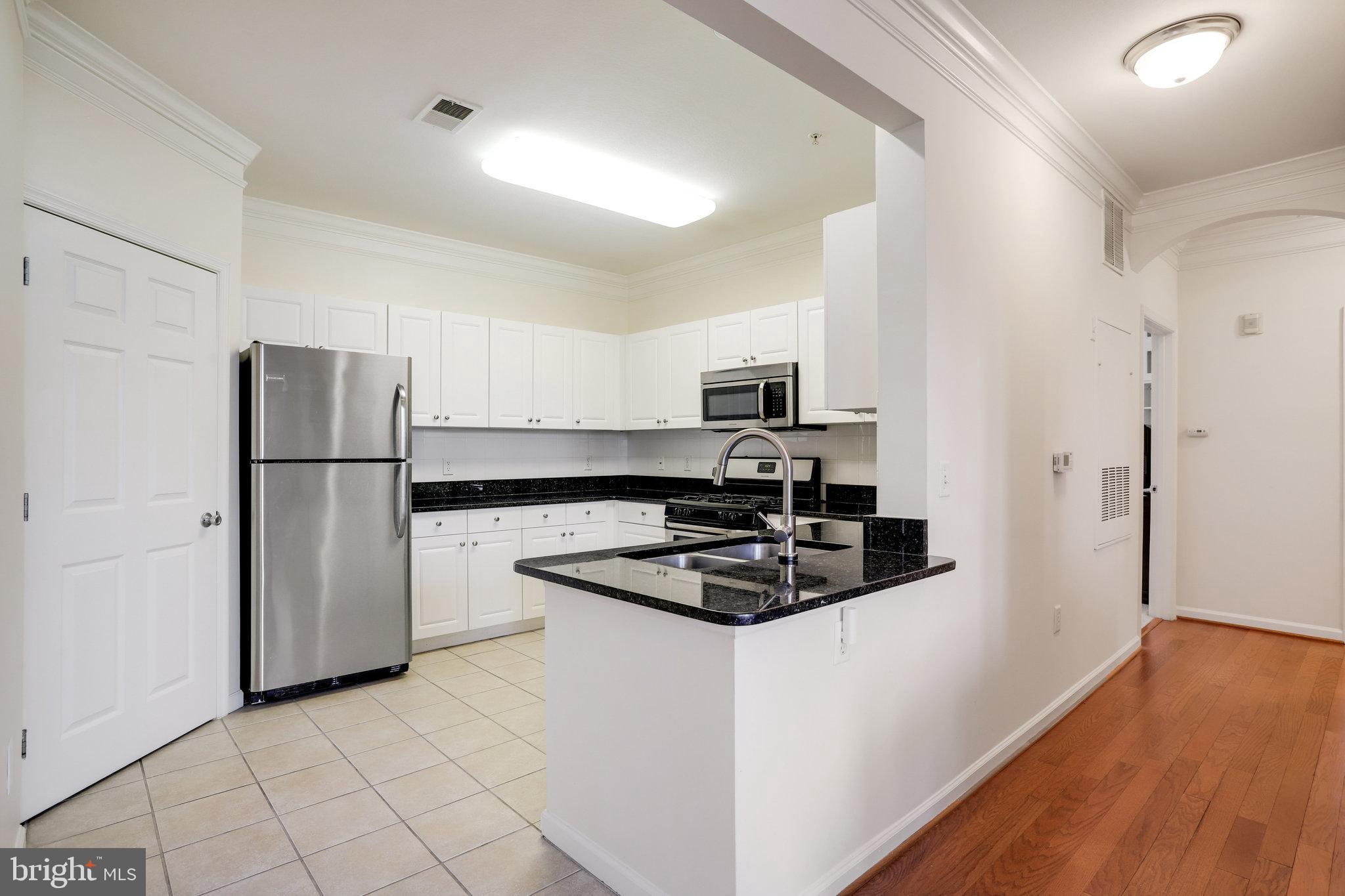 8 Granite Place, Unit 362 Gaithersburg, MD 20878 - Photo 6 of 42 Kitchen