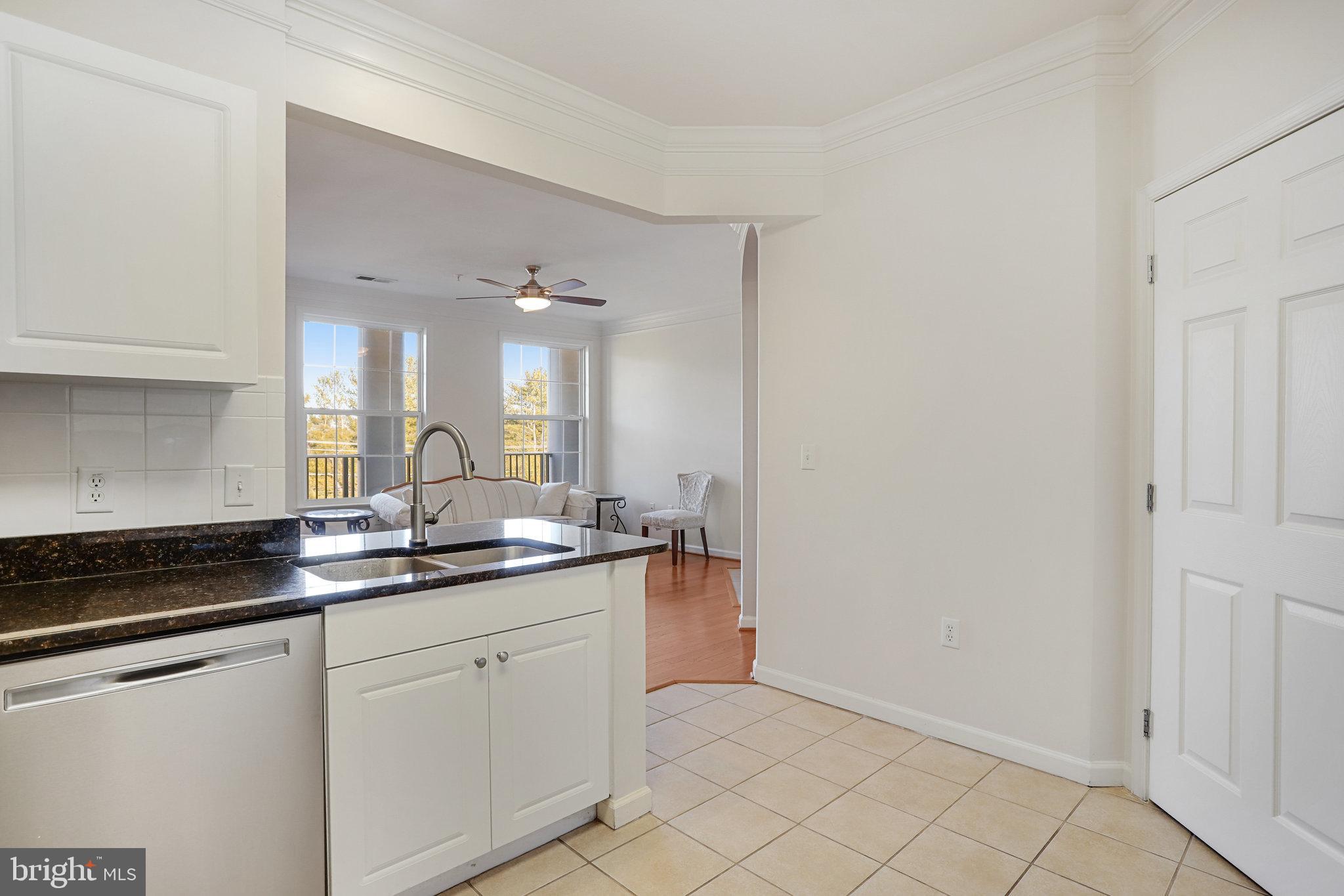 8 Granite Place, Unit 362 Gaithersburg, MD 20878 - Photo 7 of 42 Kitchen