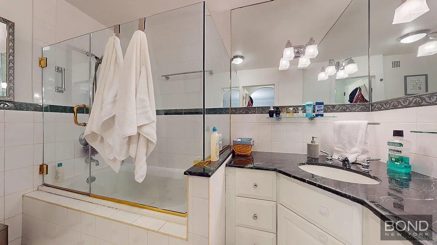 401 East 74th Street, Unit 6E Manhattan, NY 10021 - Photo 12 of 12 Photo 12