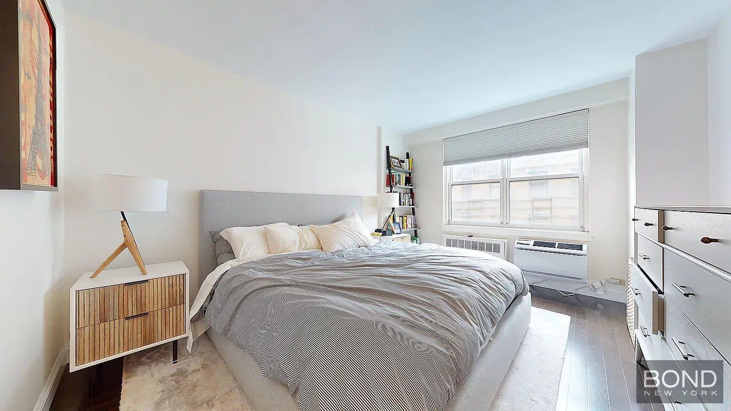 401 East 74th Street, Unit 6E Manhattan, NY 10021 - Photo 6 of 12 Photo 6
