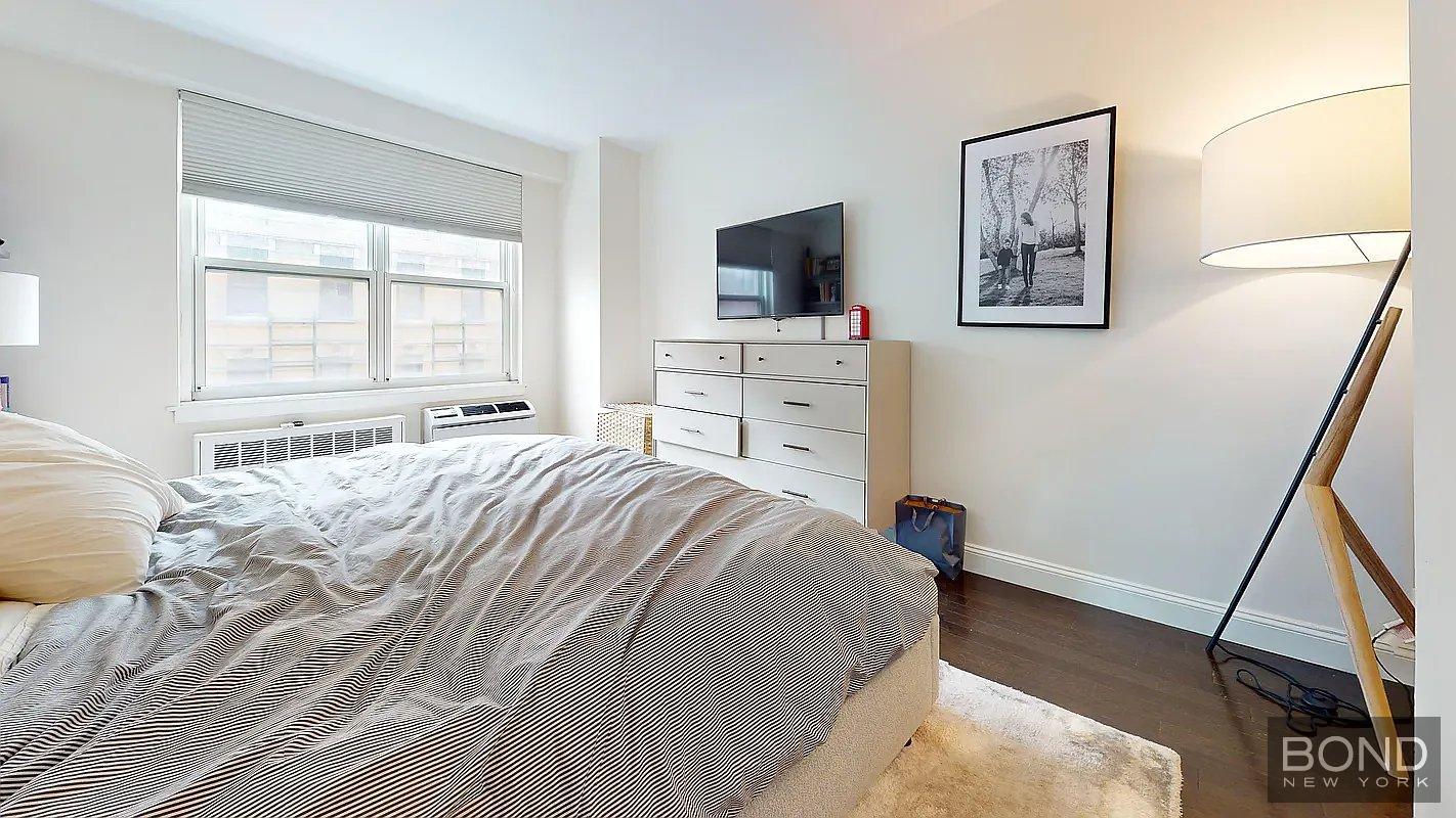 401 East 74th Street, Unit 6E Manhattan, NY 10021 - Photo 7 of 12 Photo 7