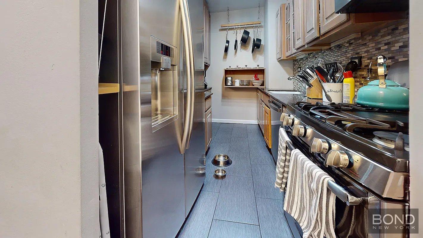 401 East 74th Street, Unit 6E Manhattan, NY 10021 - Photo 9 of 12 Photo 9