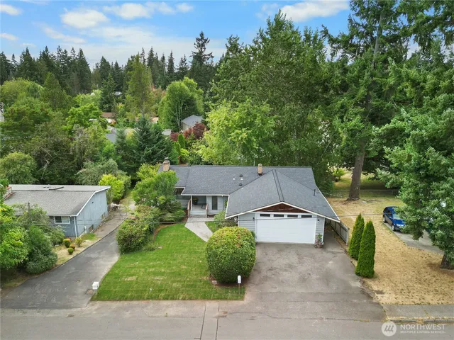 a view of house with garden