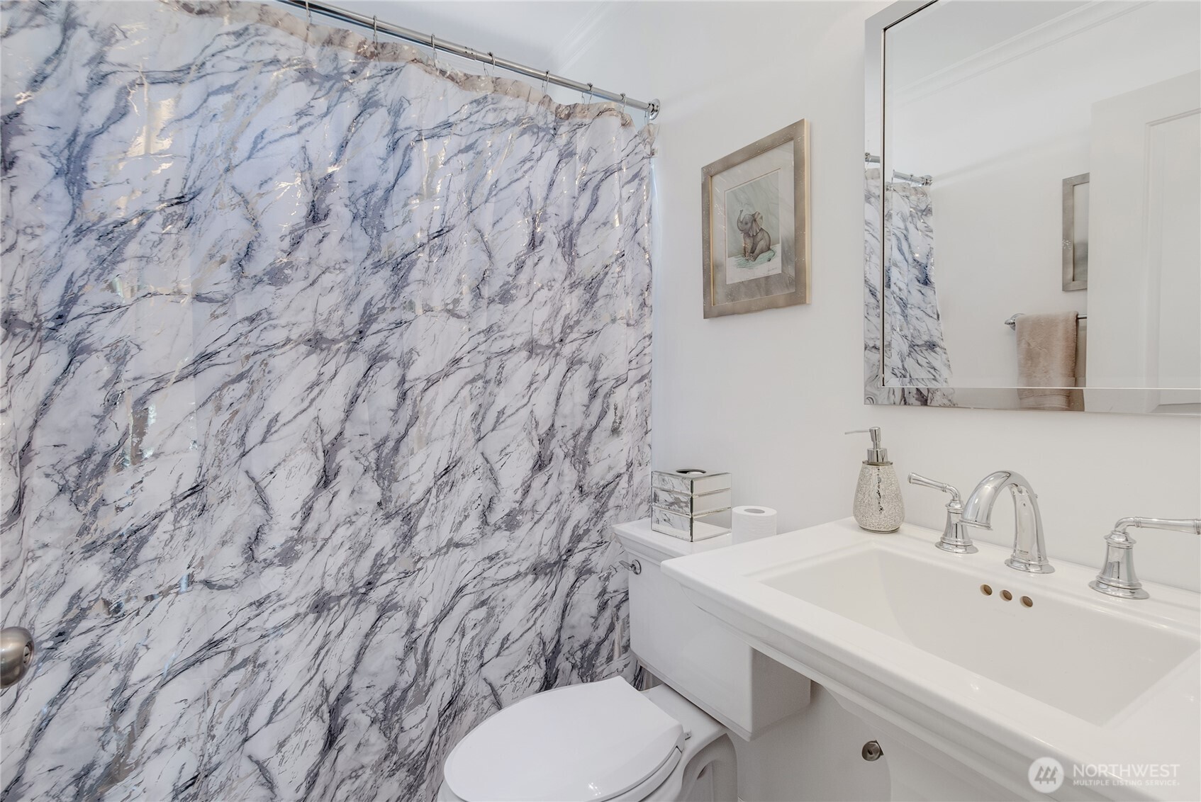 223 R Street Southeast Auburn, WA 98002 - Photo 13 of 23 a bathroom with a toilet sink and mirror