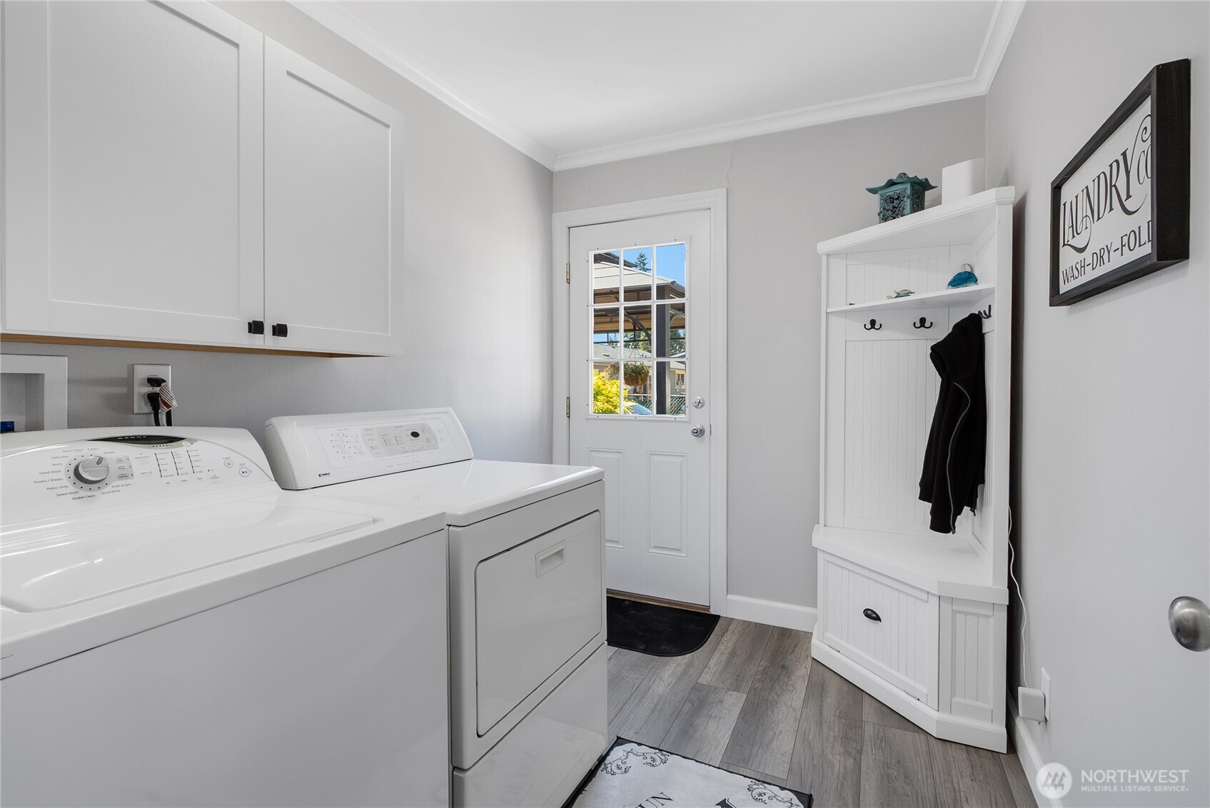 223 R Street Southeast Auburn, WA 98002 - Photo 17 of 23 a utility room with dryer and washer