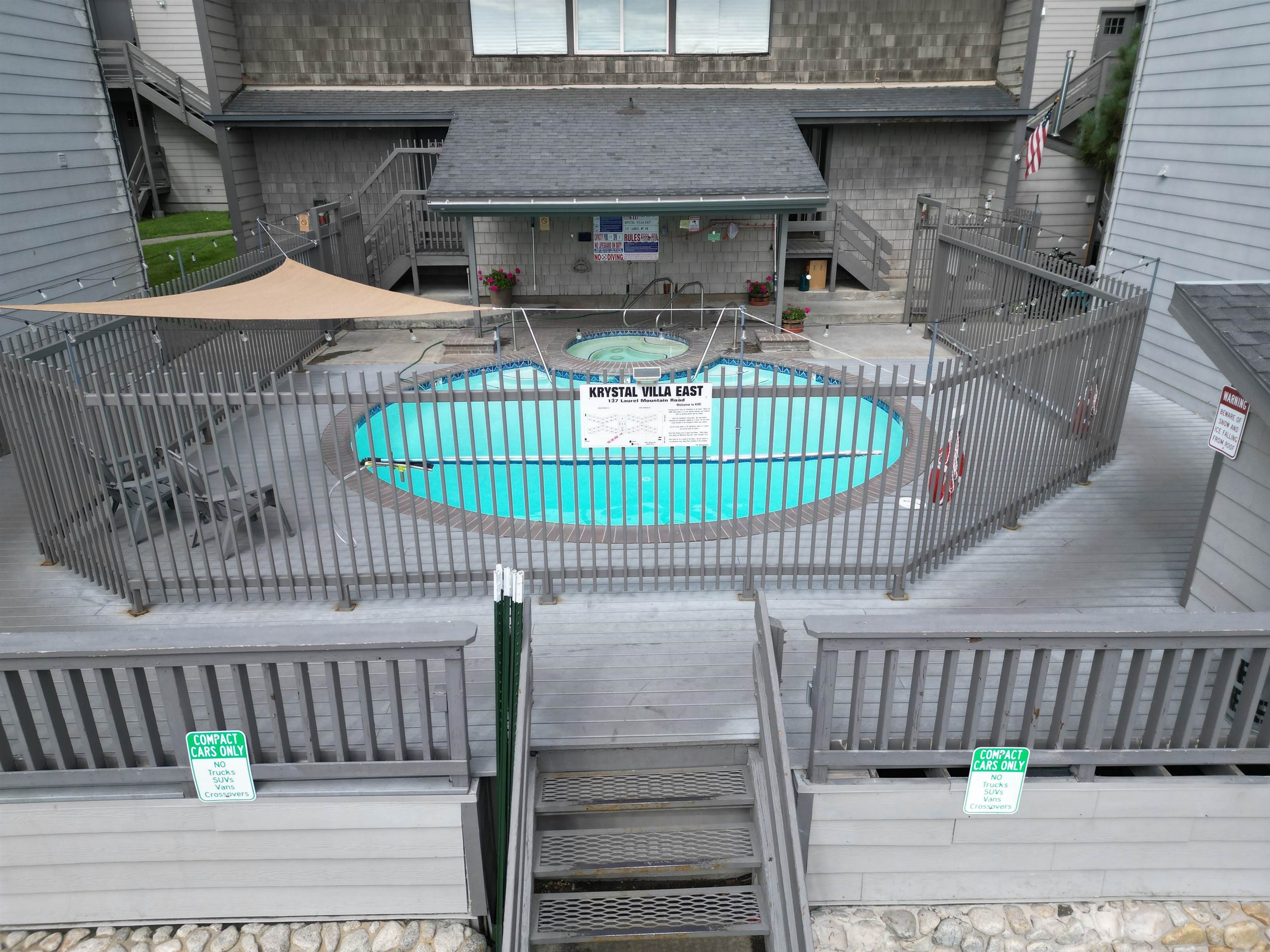137 Laurel Mountain Road, Unit 302 Mammoth Lakes, CA 93546 - Photo 11 of 12 a view of a patio with a table and chairs