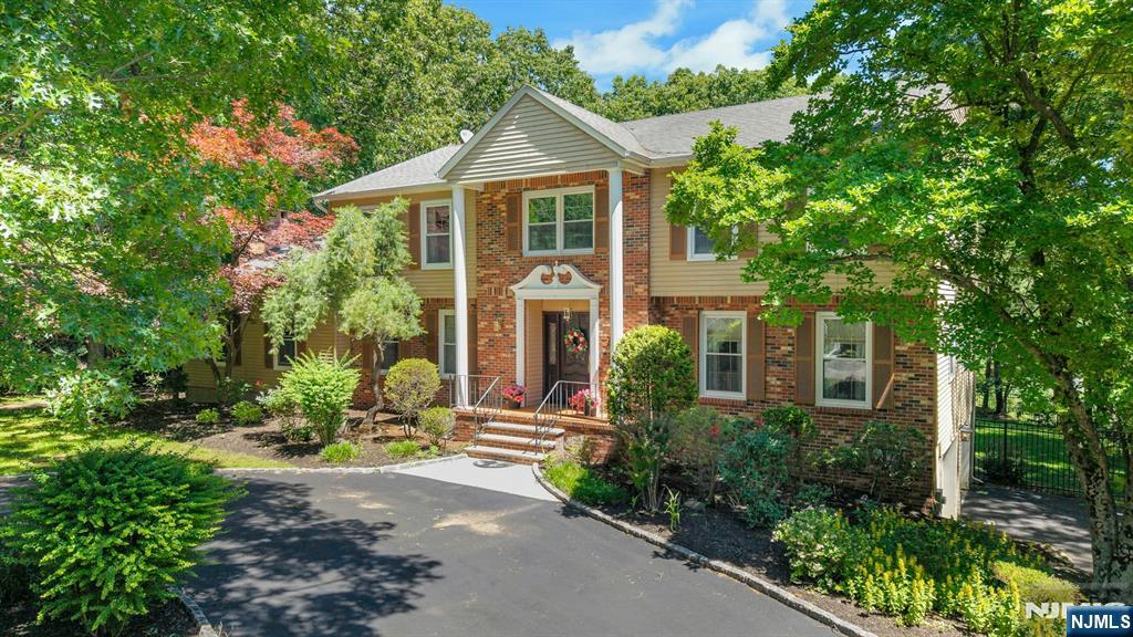 10 Moonshadow Court Butler, NJ 07405 - Photo 5 of 47