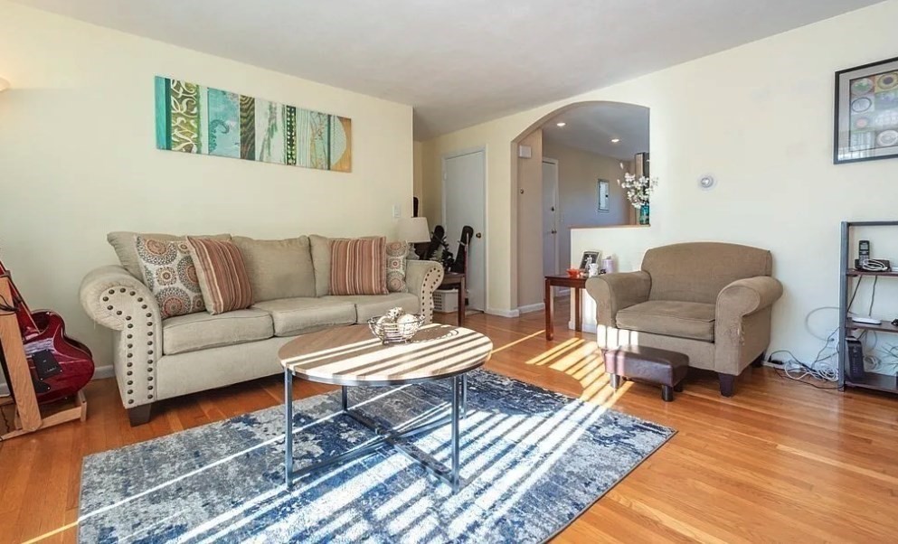 40 Westgate Road, Unit 5 Chestnut Hill, MA 02467 - Photo 13 of 33 a living room with furniture and a rug