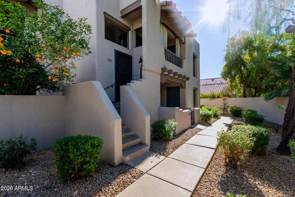 $322,900 | 7300 North Dreamy Draw Drive, Unit 211, Phoenix, AZ 85020
