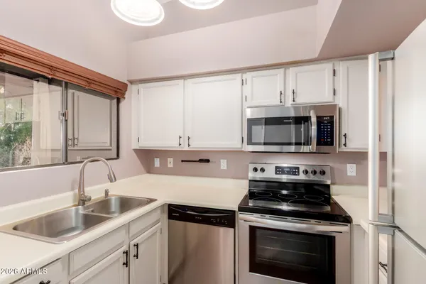 $322,900 | 7300 North Dreamy Draw Drive, Unit 211, Phoenix, AZ 85020