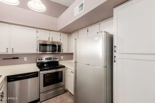 $322,900 | 7300 North Dreamy Draw Drive, Unit 211, Phoenix, AZ 85020