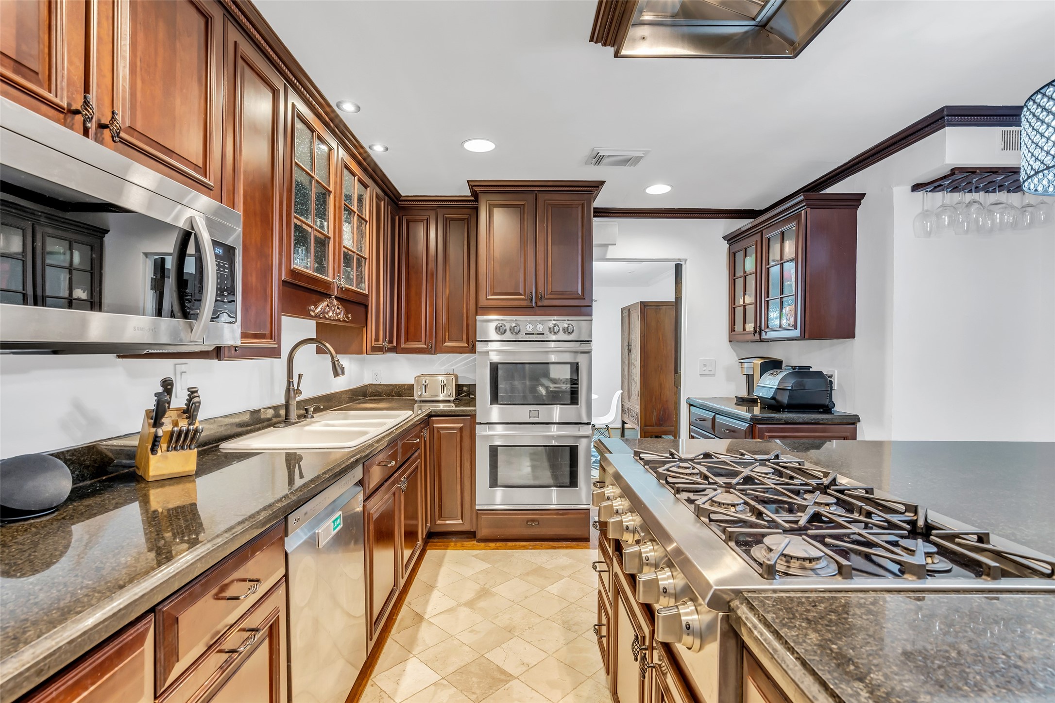 1503 Banks Street Houston, TX 77006 - Photo 17 of 39