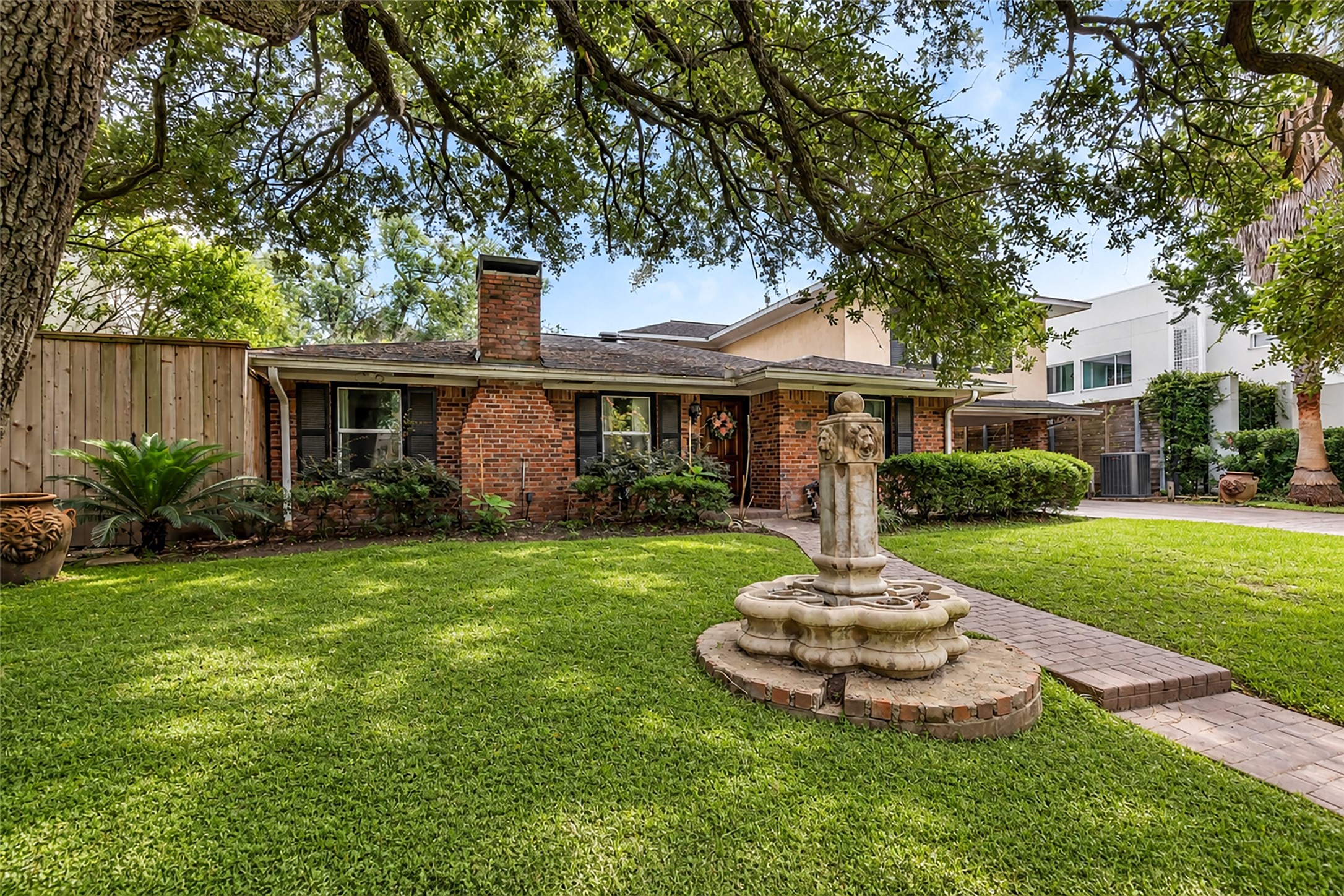 1503 Banks Street Houston, TX 77006 - Photo 8 of 39
