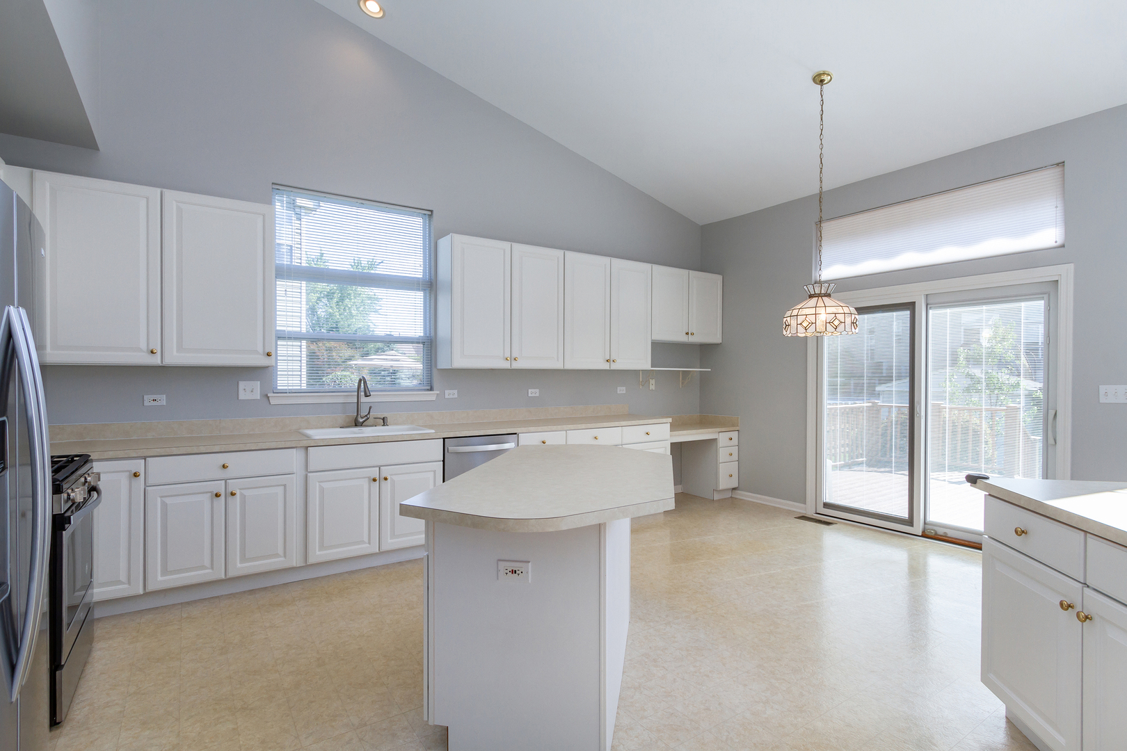 2317 Barrett Drive Algonquin, IL 60102 - Photo 5 of 48