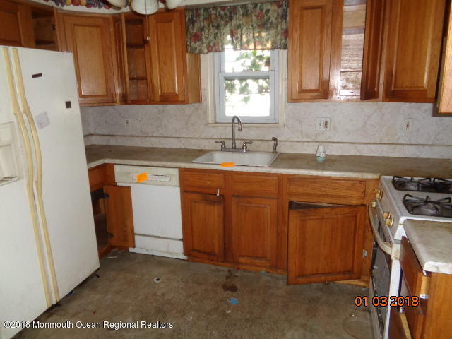 215 Cedar Street Oakhurst, NJ 07755 - Photo 3 of 5 DSC02008